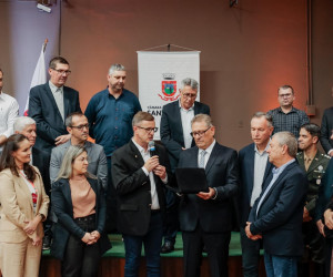 Rubens Zamberlan recebe título de Cidadão Santa-rosense em sessão especial na Sicredi Indumóveis